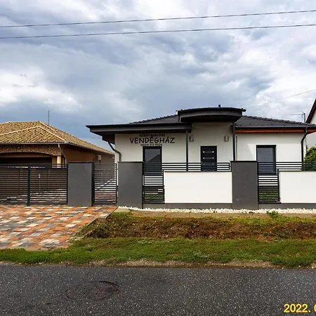 Szentmiklosi Vendeghaz Villa *