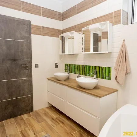 Szentmiklosi Vendeghaz Villa Gyulahaza