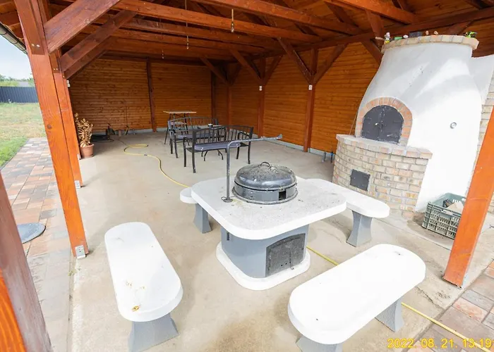 Szentmiklosi Vendeghaz Villa Gyulahaza