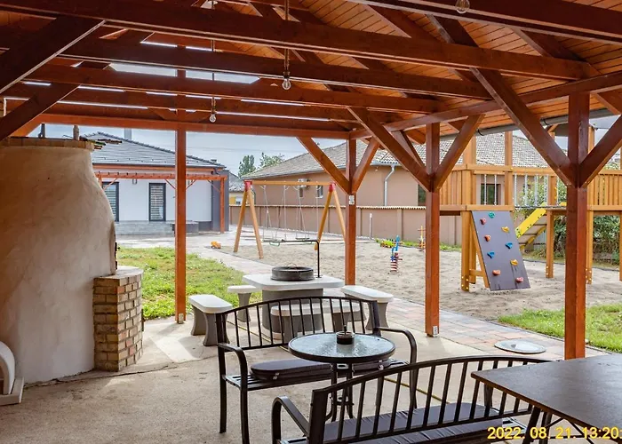 Szentmiklosi Vendeghaz *