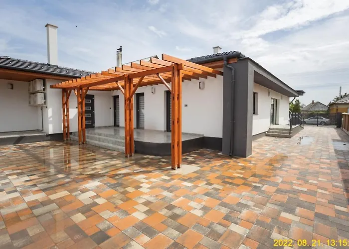 Villa Szentmiklosi Vendeghaz *