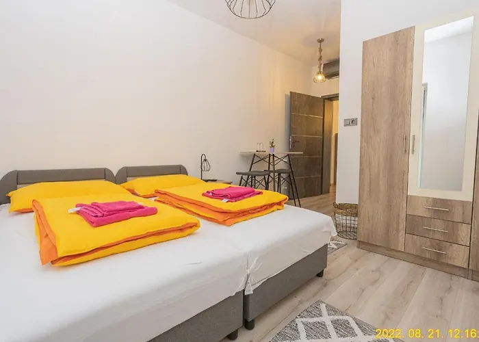 Szentmiklosi Vendeghaz * Gyulahaza